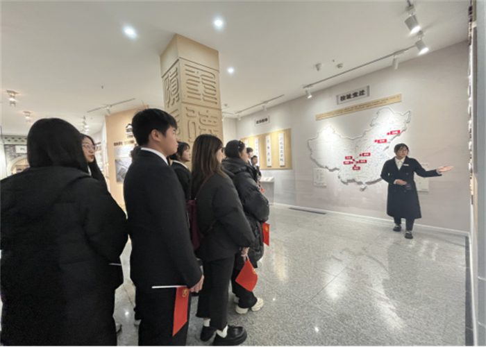 四川师范大学遂宁校区团学组织学生代表到校史馆参观学习172.png
