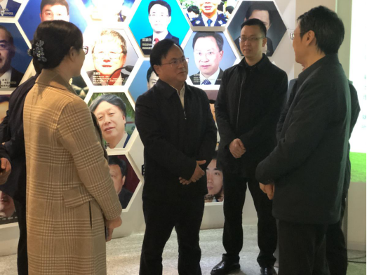 西华师范大学党委书记王安平一行参观校史馆668.png