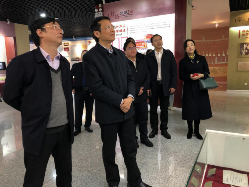 西华师范大学党委书记王安平一行参观校史馆665.png